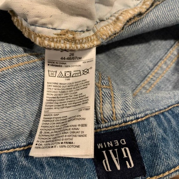 GAP Festival style Jean Shorts - Picture 3 of 4